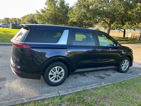 Used 2024 Kia Carnival LX FWD image 6