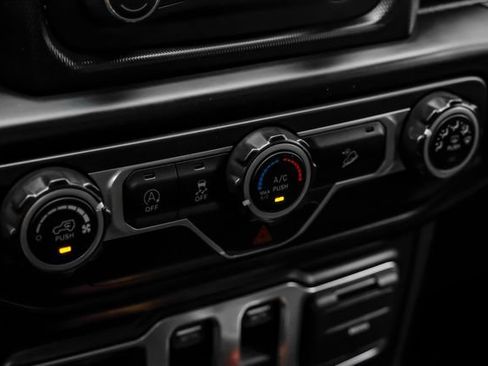 Used 2019 Jeep Wrangler Sport AWD/4WD image 29