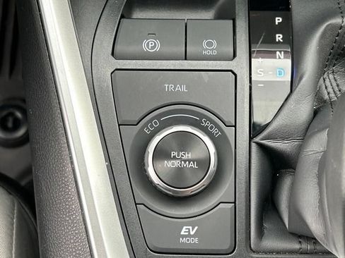 Used 2025 Toyota RAV4 XLE AWD/4WD image 67