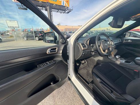 Used 2014 Jeep Grand Cherokee Laredo image 10