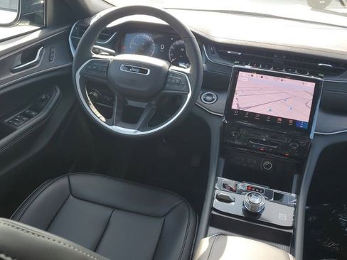 New 2025 Jeep Grand Cherokee Limited image 13