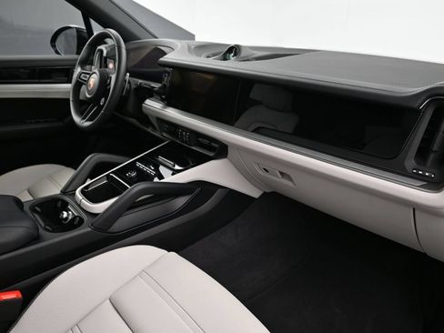 Certified 2026 Porsche Cayenne AWD/4WD image 14