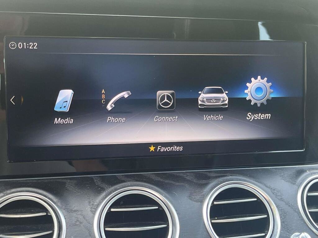 Used 2019 Mercedes-Benz E 300 4MATIC image 24
