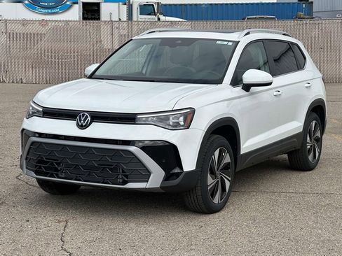 New 2025 Volkswagen Taos SE AWD/4WD image 1