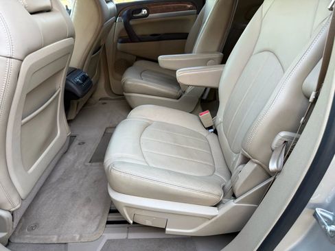 Used 2011 Buick Enclave CXL image 28