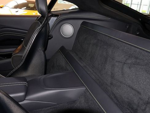 Used 2023 Aston Martin V12 Vantage RWD image 89