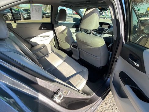Used 2015 Honda Accord Touring image 14