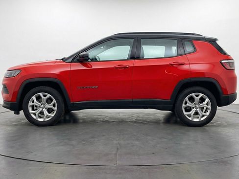 Used 2025 Jeep Compass Latitude image 5