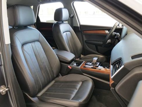 Used 2023 Audi Q5 2.0T Premium w/ Convenience Package image 16