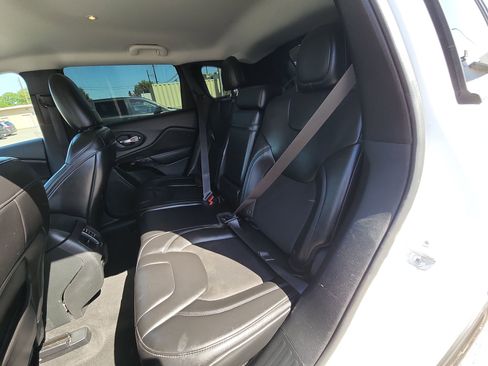 Certified 2019 Jeep Cherokee Latitude Plus image 23