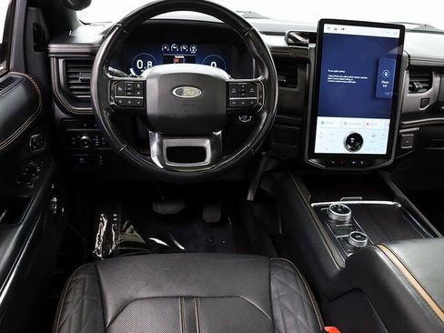 Used 2023 Ford Expedition Platinum image 15