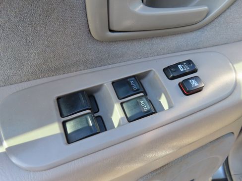 Used 2005 Toyota Sequoia SR5 image 11