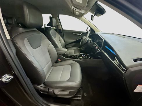 Used 2024 Kia Niro EX w/ EX Cold Weather Package image 32