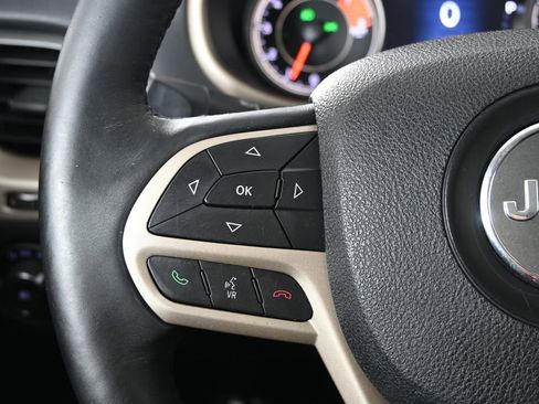 Used 2017 Jeep Cherokee Limited w/ Luxury Group AWD/4WD image 33