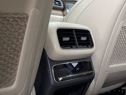 Used 2020 Mercedes-Benz GLS 450 4MATIC image 21