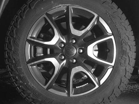 Used 2025 Jeep Compass Trailhawk image 9