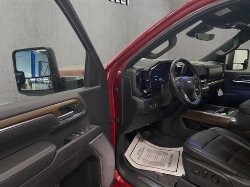 Used 2024 Chevrolet Silverado 2500 High Country w/ Technology Package AWD/4WD image 19