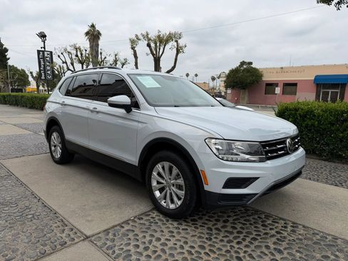 Used 2018 Volkswagen Tiguan SE AWD/4WD image 3