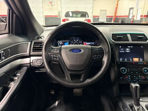Used 2017 Ford Explorer XLT w/ Equipment Group 201A image 34
