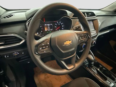 Used 2021 Chevrolet TrailBlazer LT FWD image 12