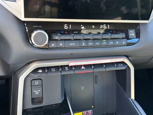Used 2025 Toyota Tundra Limited image 25