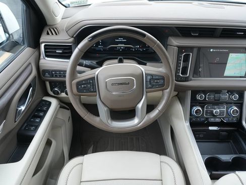 Used 2023 GMC Yukon XL Denali w/ Denali Reserve Package AWD/4WD image 18