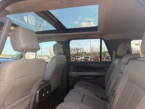 Used 2020 Ford Expedition Max XLT w/ Equipment Group 202A image 4