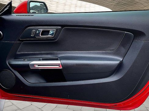 Used 2016 Ford Mustang Convertible RWD image 16