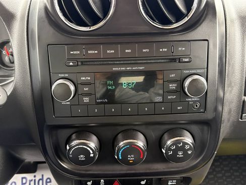Used 2013 Jeep Patriot Latitude w/ Sun/Sound Group FWD image 23