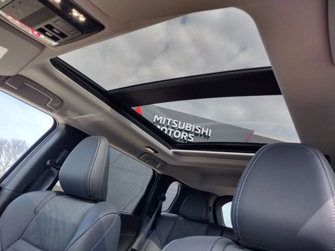 New 2026 Mitsubishi Outlander SE AWD/4WD image 2