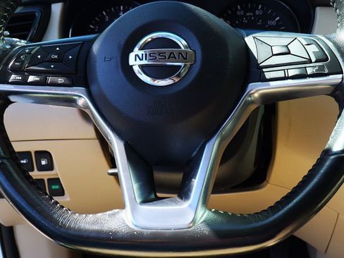 Used 2019 Nissan Rogue SV image 55