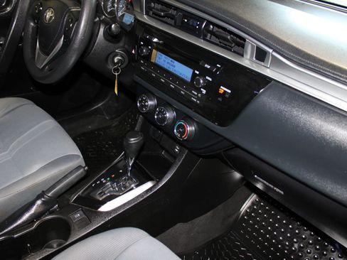 Used 2015 Toyota Corolla L FWD image 24