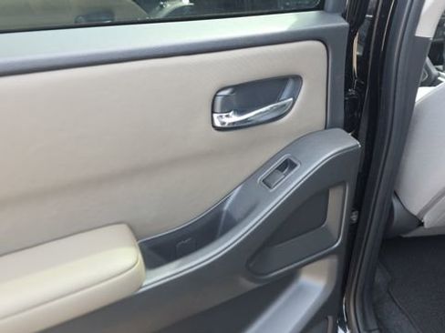 Used 2023 Nissan Frontier SV w/ SV Convenience Package image 16