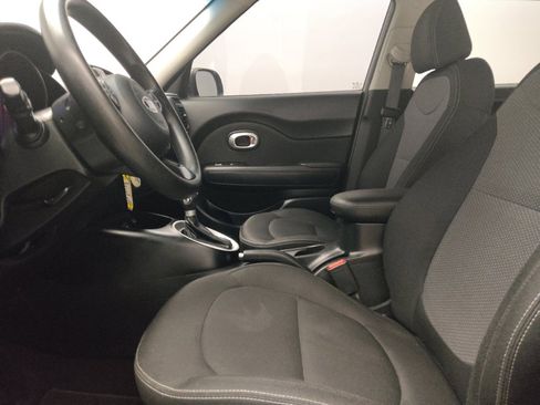Used 2018 Kia Soul + FWD image 17