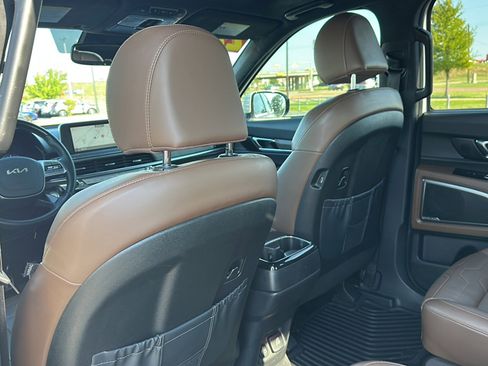 Used 2022 Kia Telluride SX w/ SX Prestige Package image 17
