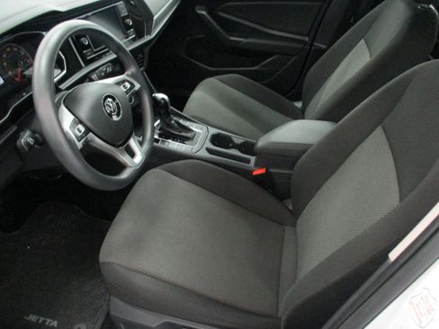 Used 2021 Volkswagen Jetta SE image 9