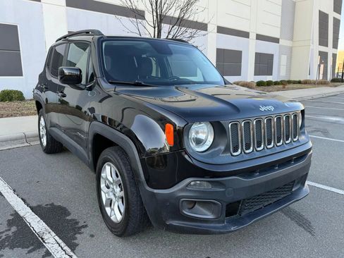 Used 2017 Jeep Renegade Latitude image 3