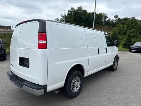 Used 2022 Chevrolet Express 2500 w/ Driver Convenience Package RWD image 5