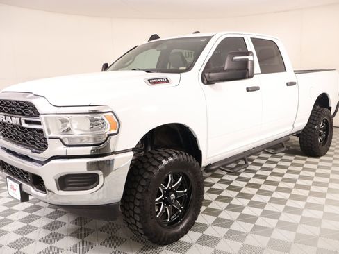 Used 2023 RAM 2500 Tradesman w/ Chrome Appearance Group AWD/4WD image 9