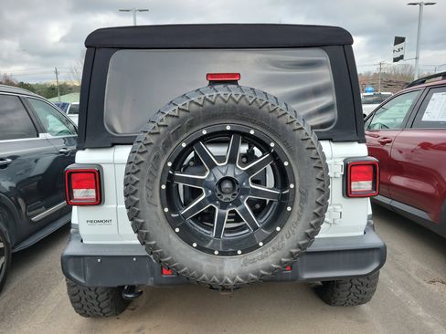 Used 2018 Jeep Wrangler Unlimited Sahara image 25