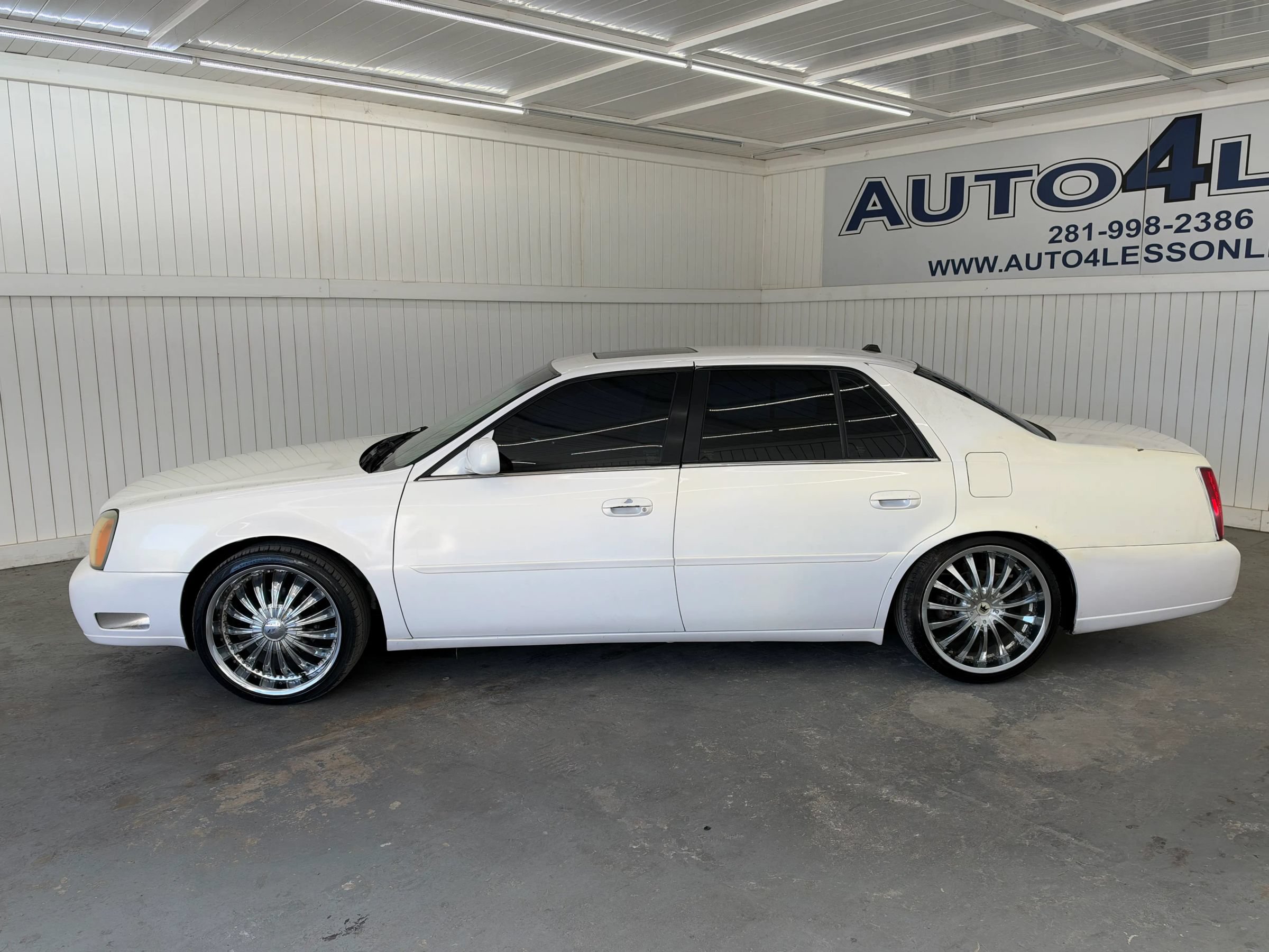 Used 2004 Cadillac De Ville DTS w/ Equipment Group FWD image 8