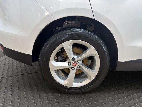 Used 2017 Jaguar F-PACE Premium image 25