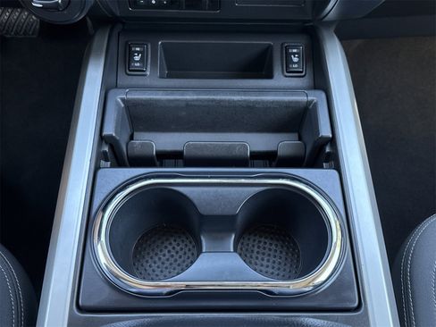 Used 2024 Nissan Titan SV w/ SV Convenience Package image 27