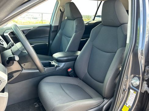 Used 2023 Toyota RAV4 LE AWD/4WD image 15