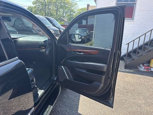 Used 2015 Cadillac Escalade Luxury AWD/4WD image 21