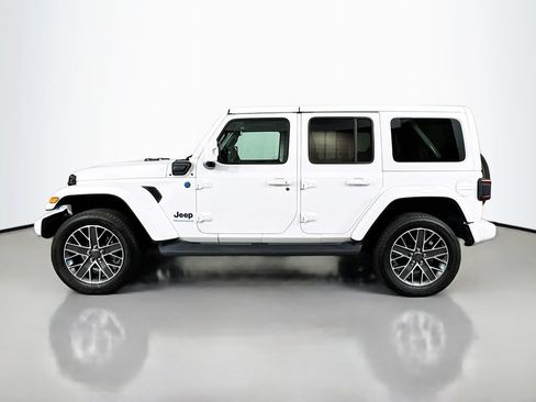 Used 2023 Jeep Wrangler Unlimited Sahara AWD/4WD image 8