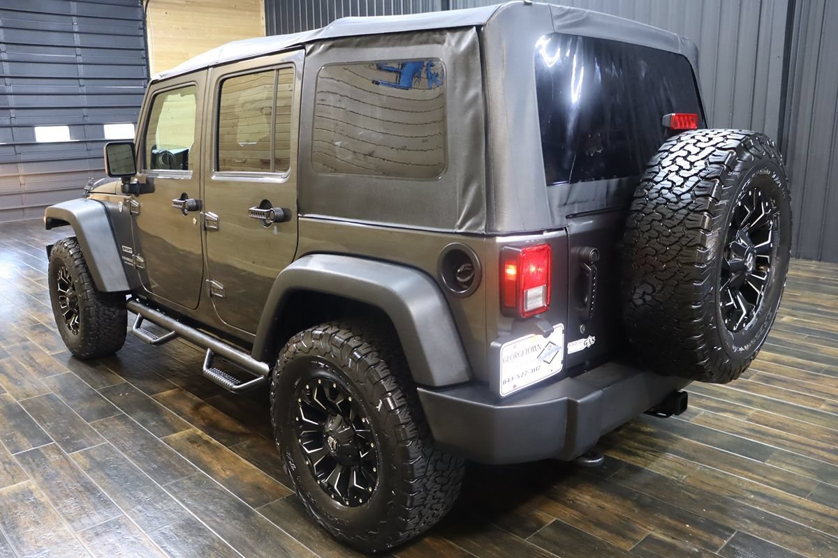 Used 2017 Jeep Wrangler Unlimited Sport w/ Connectivity Group AWD/4WD image 3