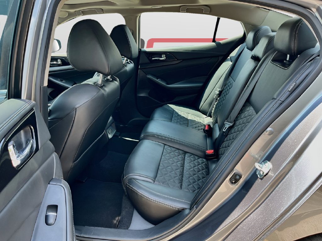 Used 2021 Nissan Maxima Platinum w/ Sport Mat Group FWD image 26