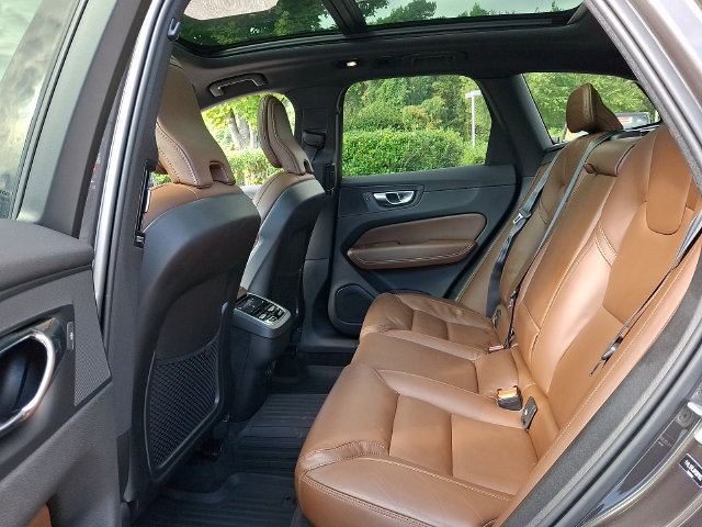 Used 2022 Volvo XC60 B5 Inscription w/ Advanced Package AWD/4WD image 10