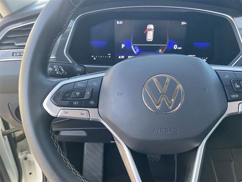 Used 2022 Volkswagen Tiguan SE image 20